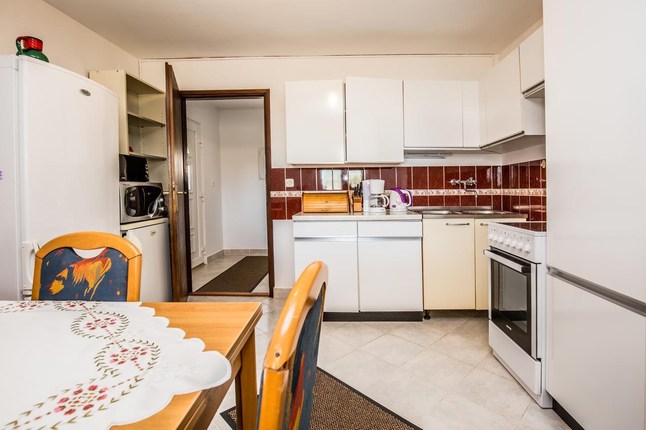 Apartment Carolina Лижнян Екстер'єр фото